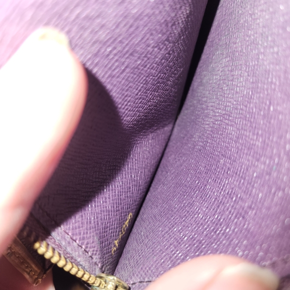 Louis Viutton Yellow Epi Wallet - Picture 4 of 4